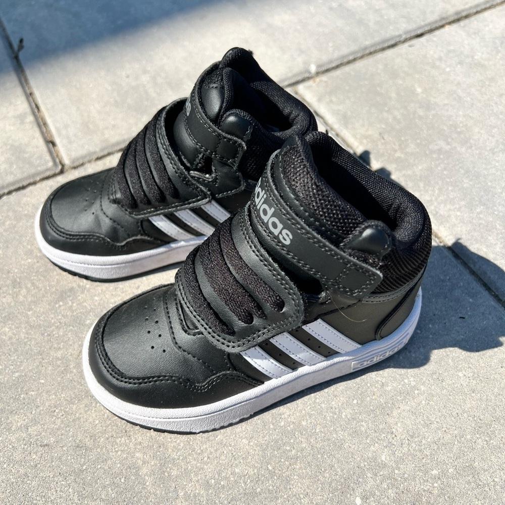 Toddler Adidas high top shoes size 9
